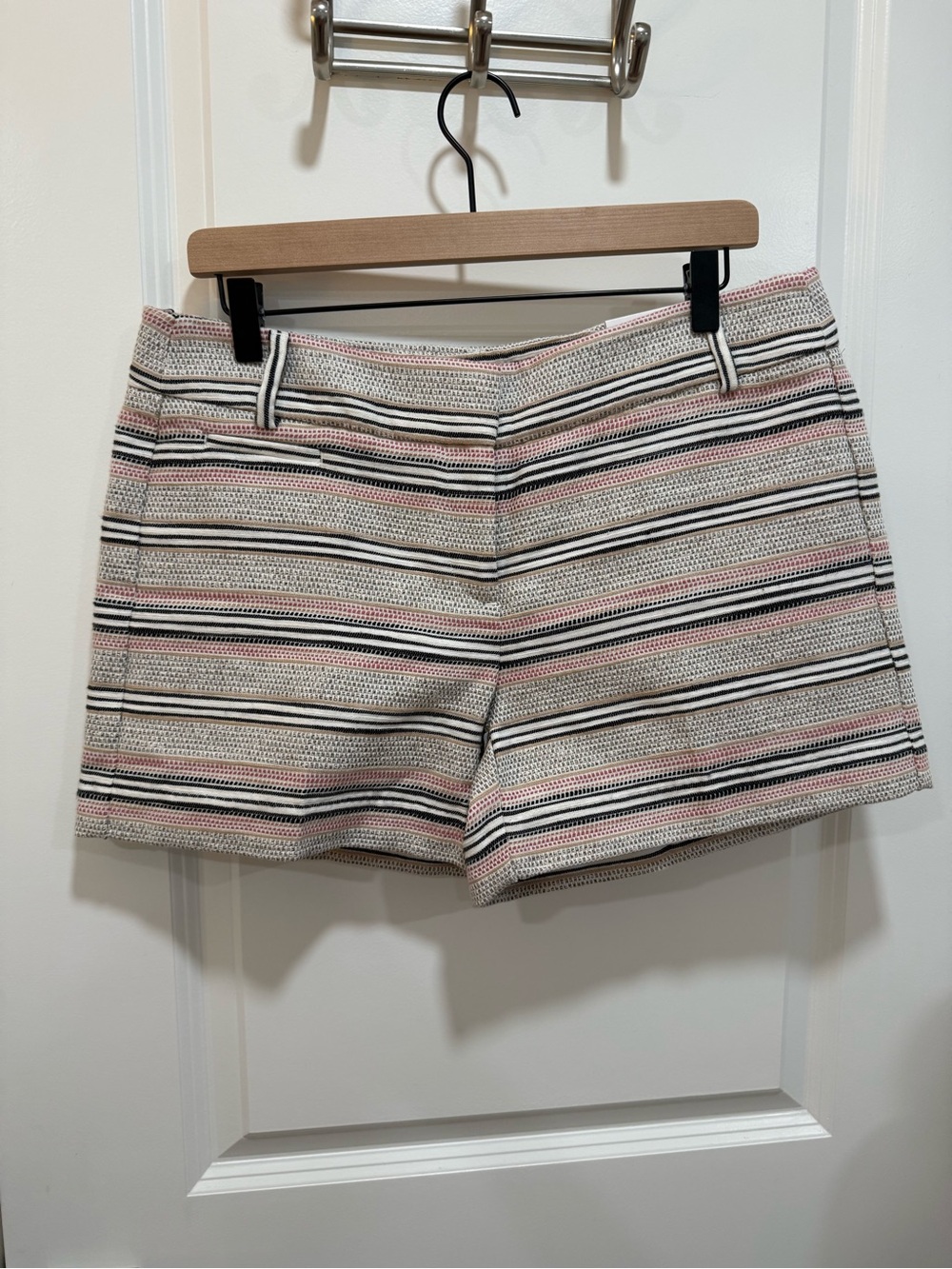 NWT LOFT The Riviera Textured Striped Tweed Shorts Pink Black Tan Size 8 Preppy - Picture 8 of 8